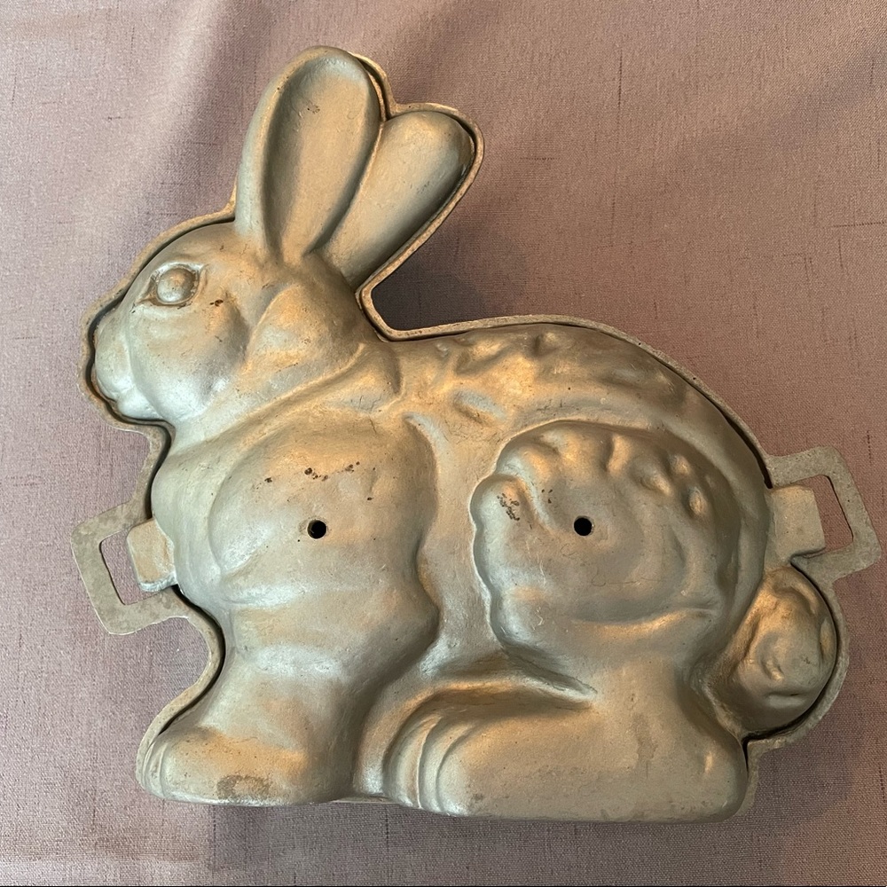 Antique Aluminum Bunny Cake Mold